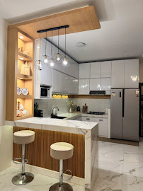 Open Kitchen & Breakfast Counter — Home Interiors project by Alecxa Interiors